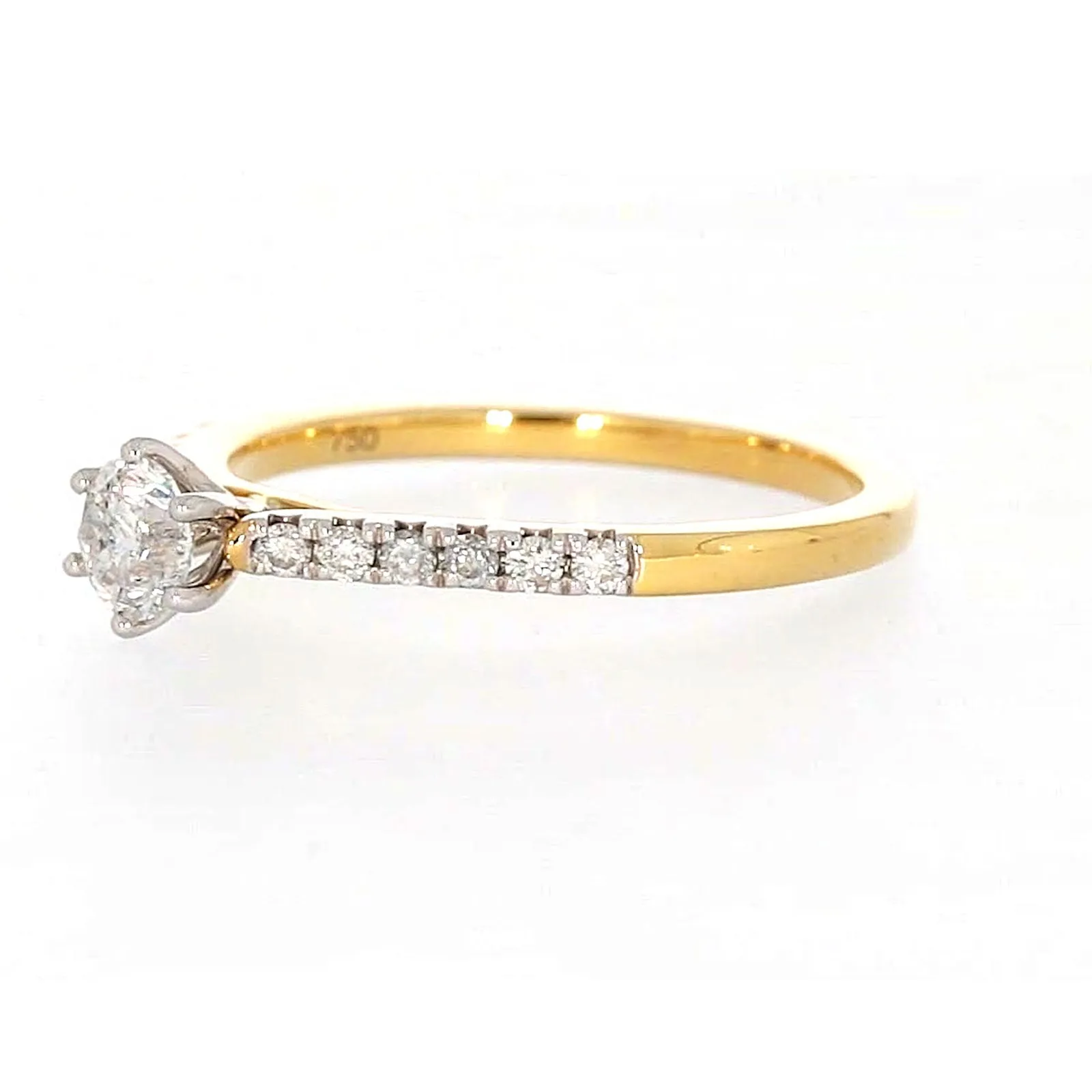 18ct Two Tone Gold Round Brilliant Cut with 0.70 CARAT tw of Diamonds Ring