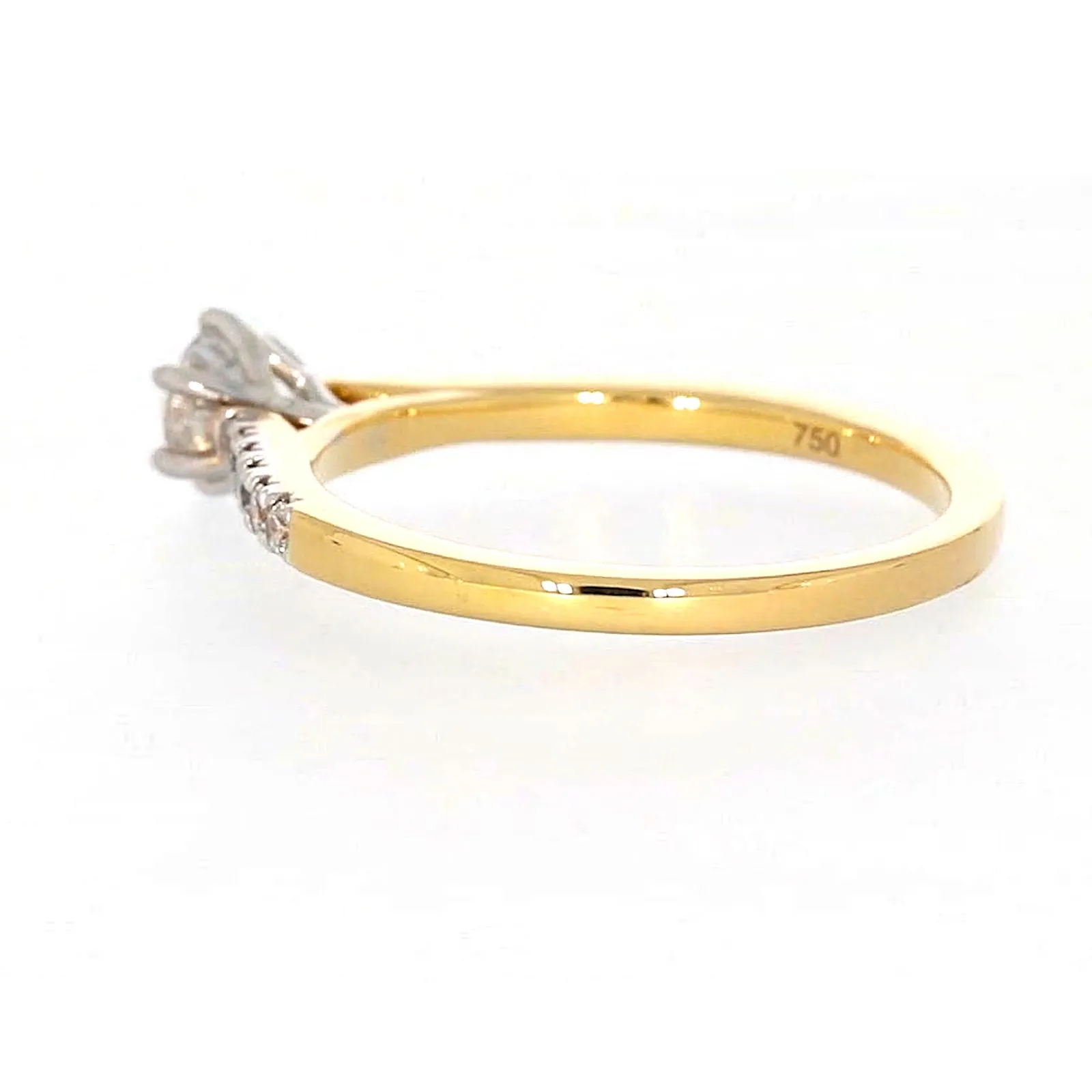 18ct Two Tone Gold Round Brilliant Cut with 0.70 CARAT tw of Diamonds Ring