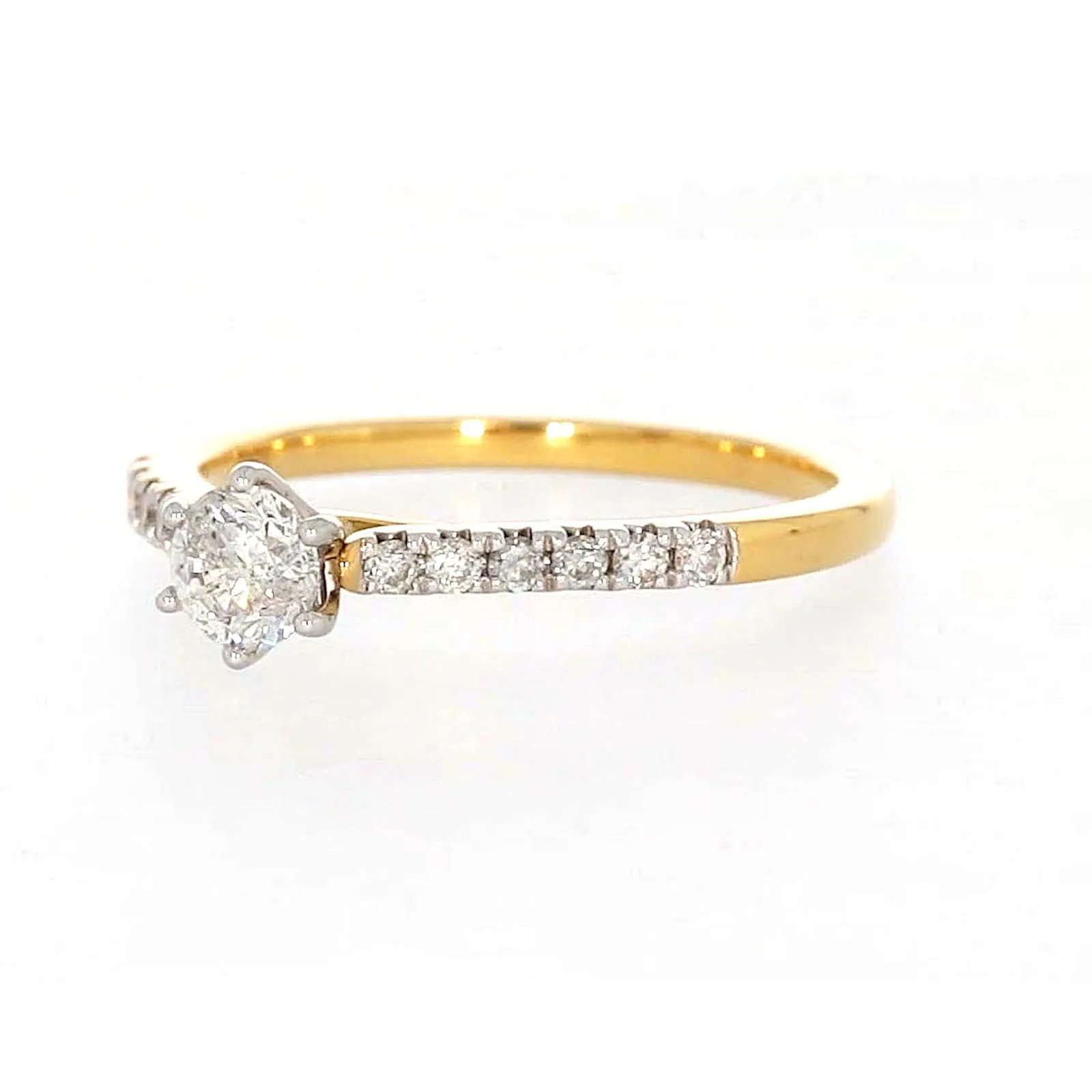 18ct Two Tone Gold Round Brilliant Cut with 0.70 CARAT tw of Diamonds Ring