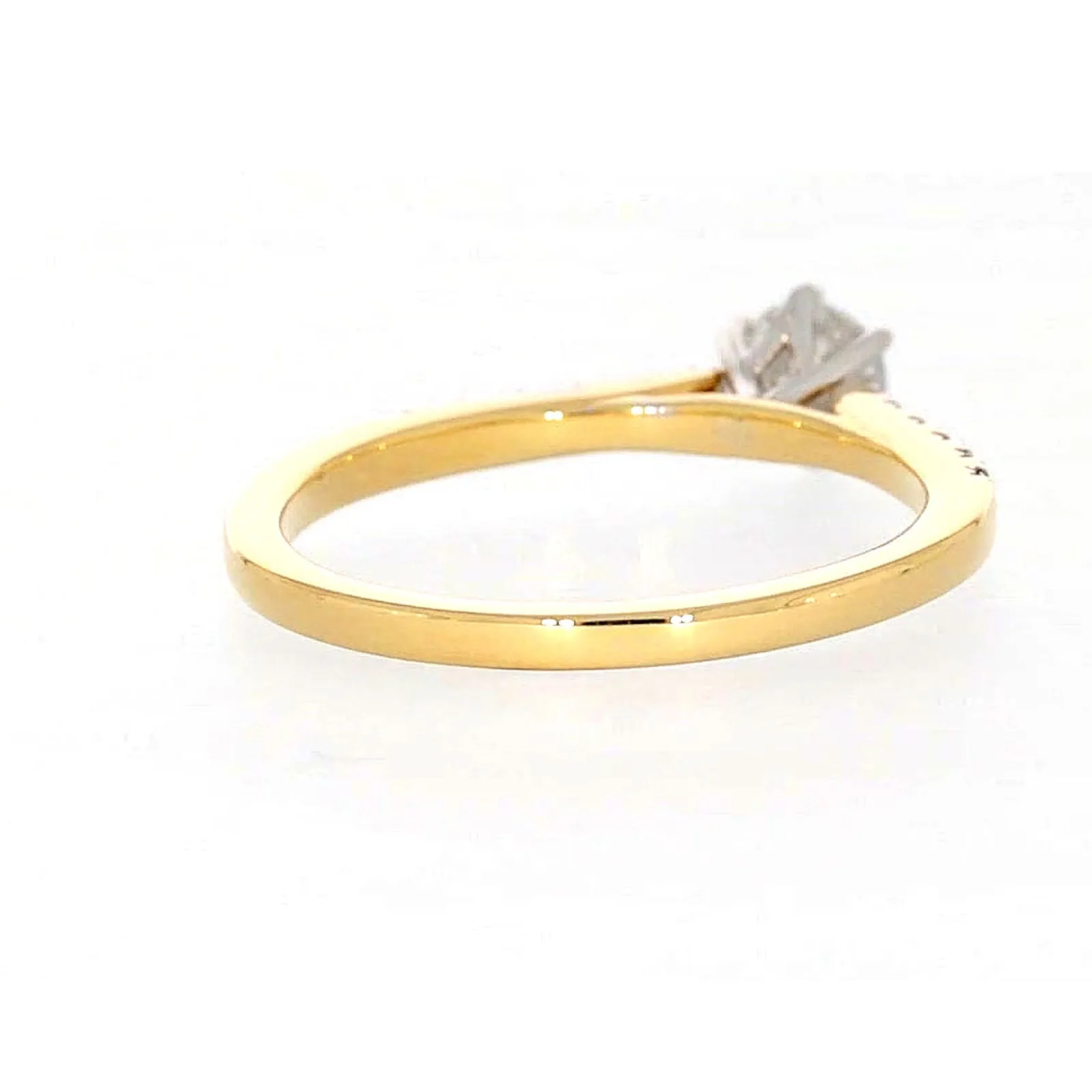 18ct Two Tone Gold Round Brilliant Cut with 0.70 CARAT tw of Diamonds Ring