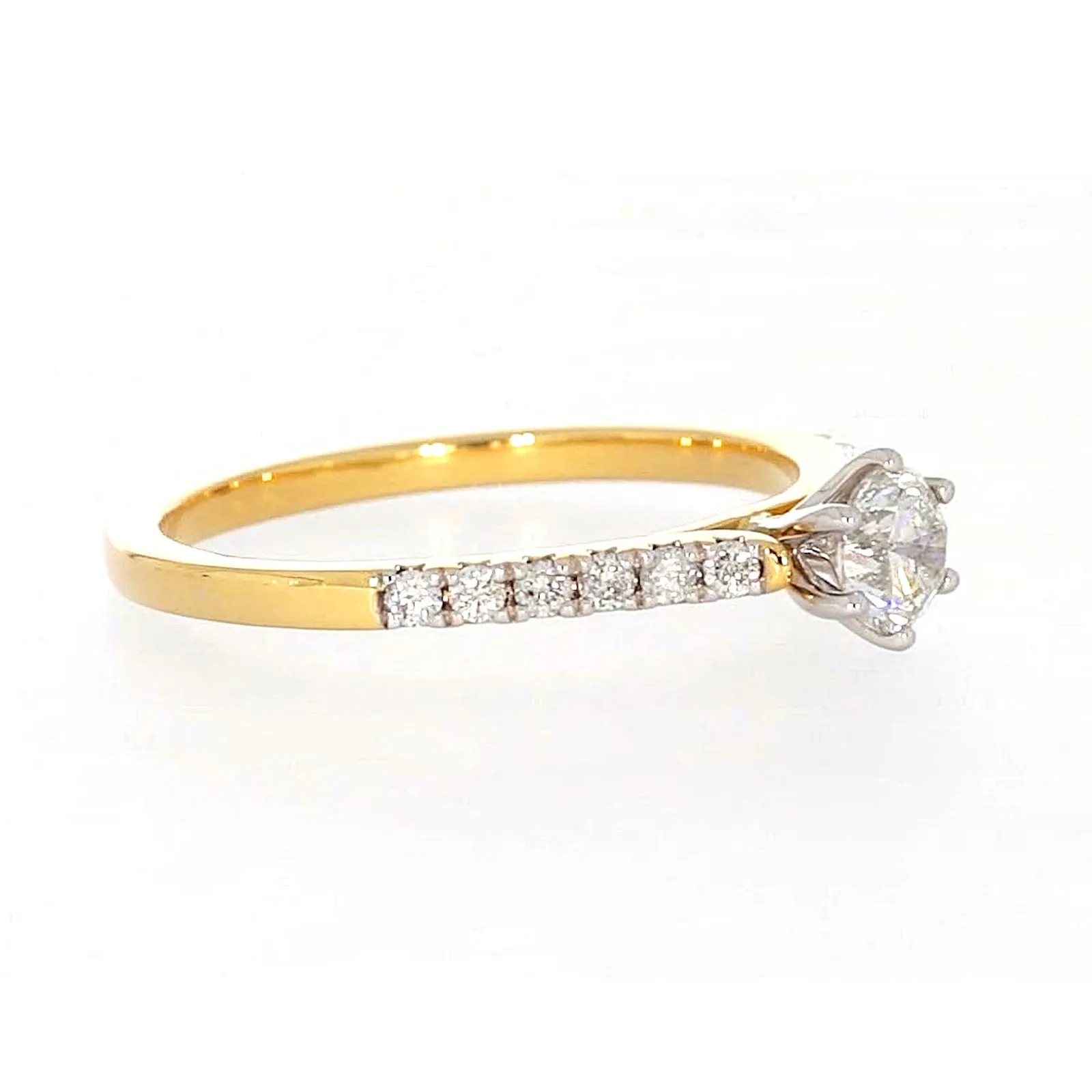 18ct Two Tone Gold Round Brilliant Cut with 0.70 CARAT tw of Diamonds Ring