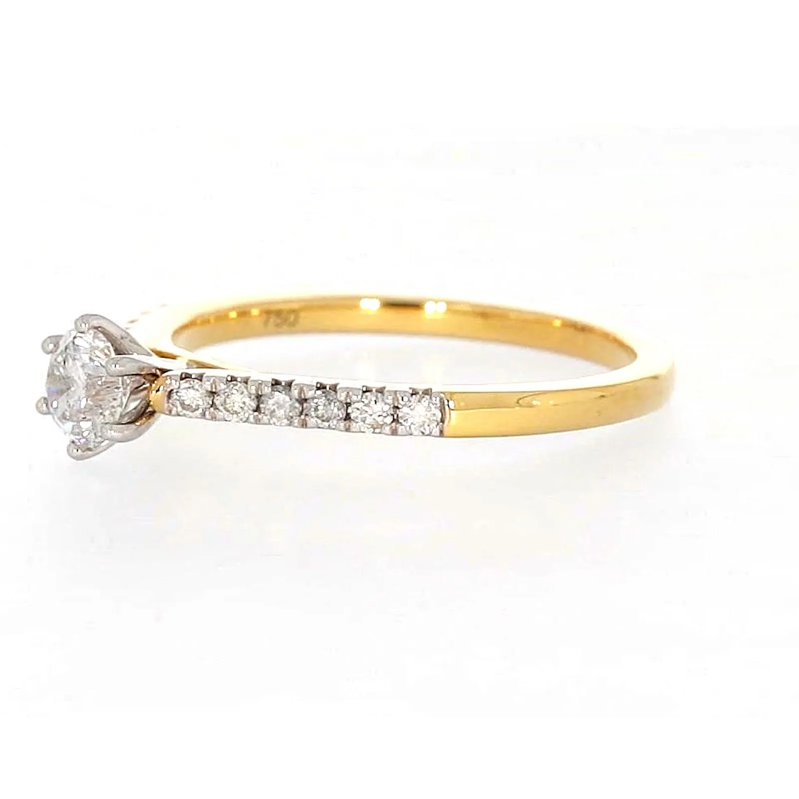 18ct Two Tone Gold Round Brilliant Cut with 0.70 CARAT tw of Diamonds Ring