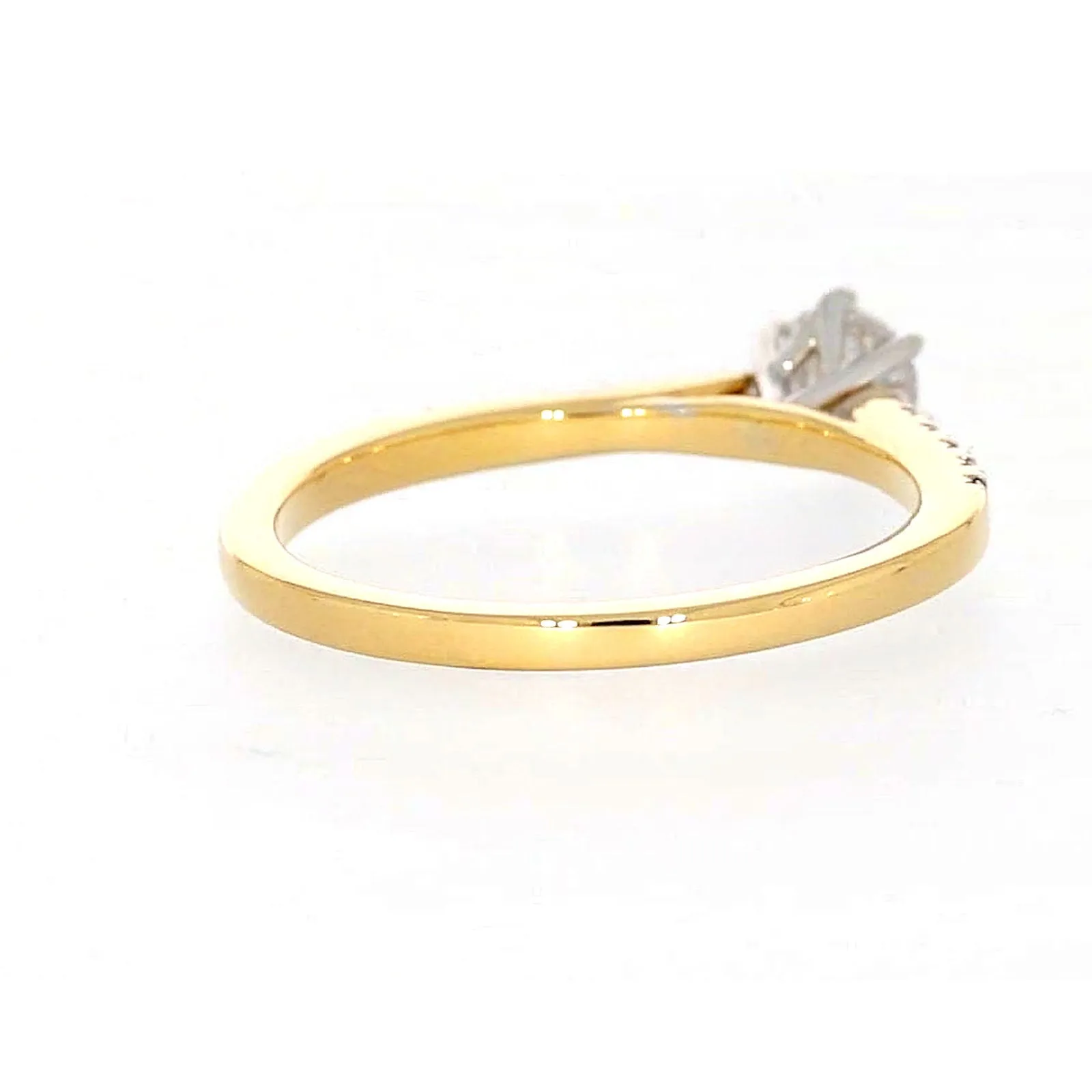 18ct Two Tone Gold Round Brilliant Cut with 0.70 CARAT tw of Diamonds Ring