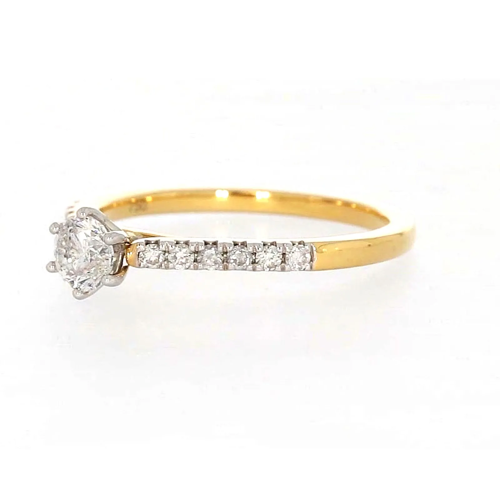 18ct Two Tone Gold Round Brilliant Cut with 0.70 CARAT tw of Diamonds Ring