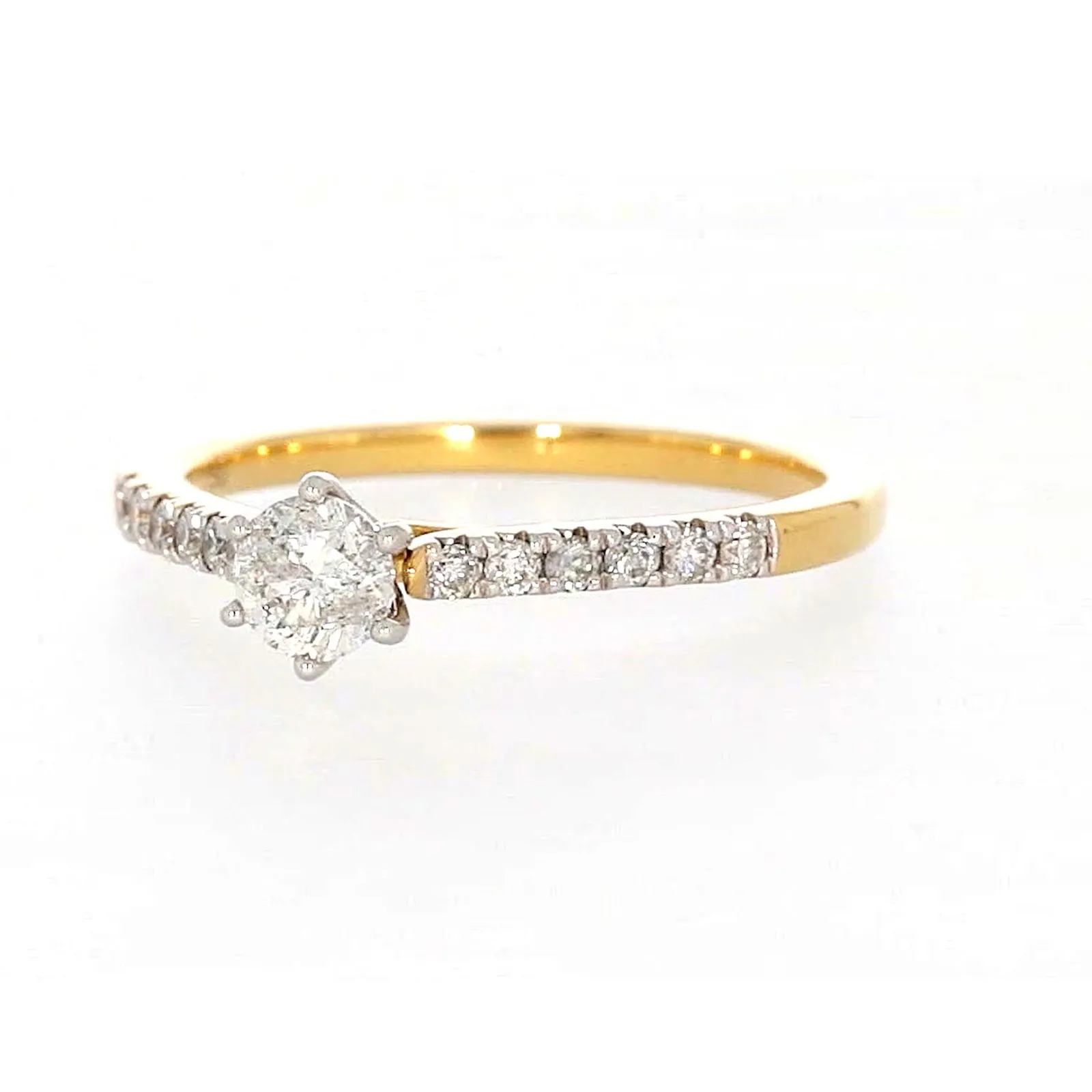 18ct Two Tone Gold Round Brilliant Cut with 0.70 CARAT tw of Diamonds Ring