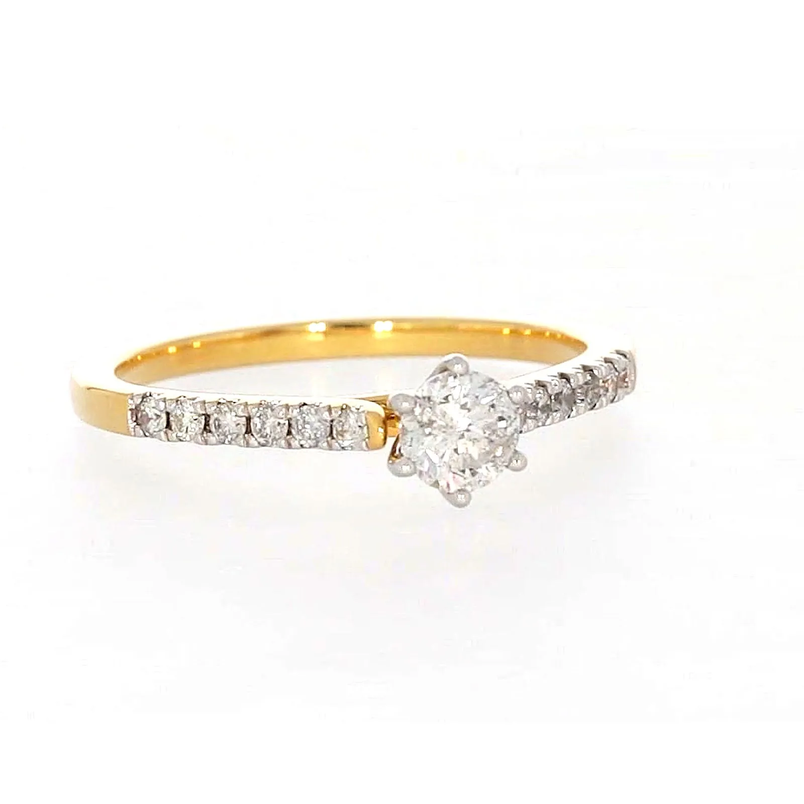 18ct Two Tone Gold Round Brilliant Cut with 0.70 CARAT tw of Diamonds Ring