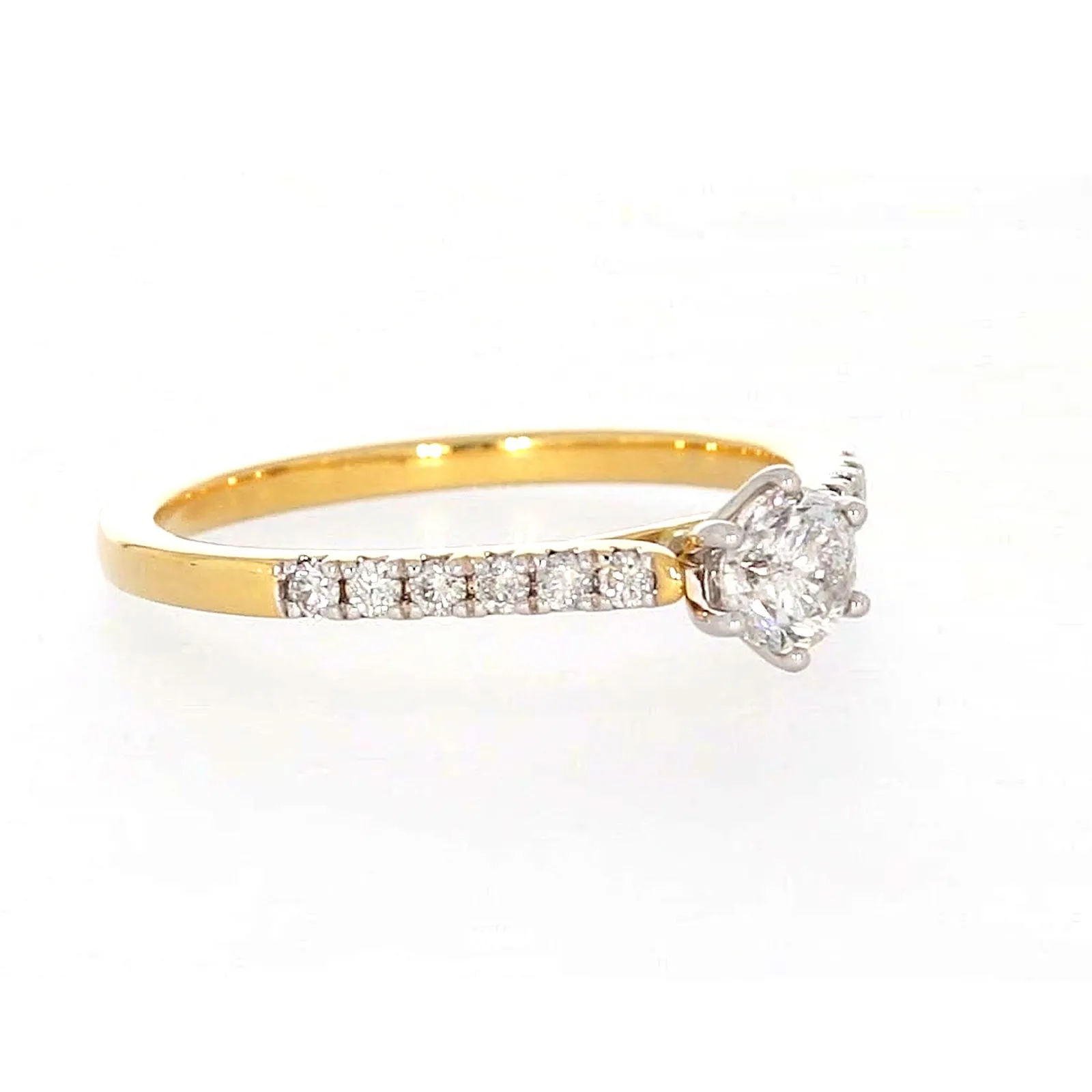 18ct Two Tone Gold Round Brilliant Cut with 0.70 CARAT tw of Diamonds Ring