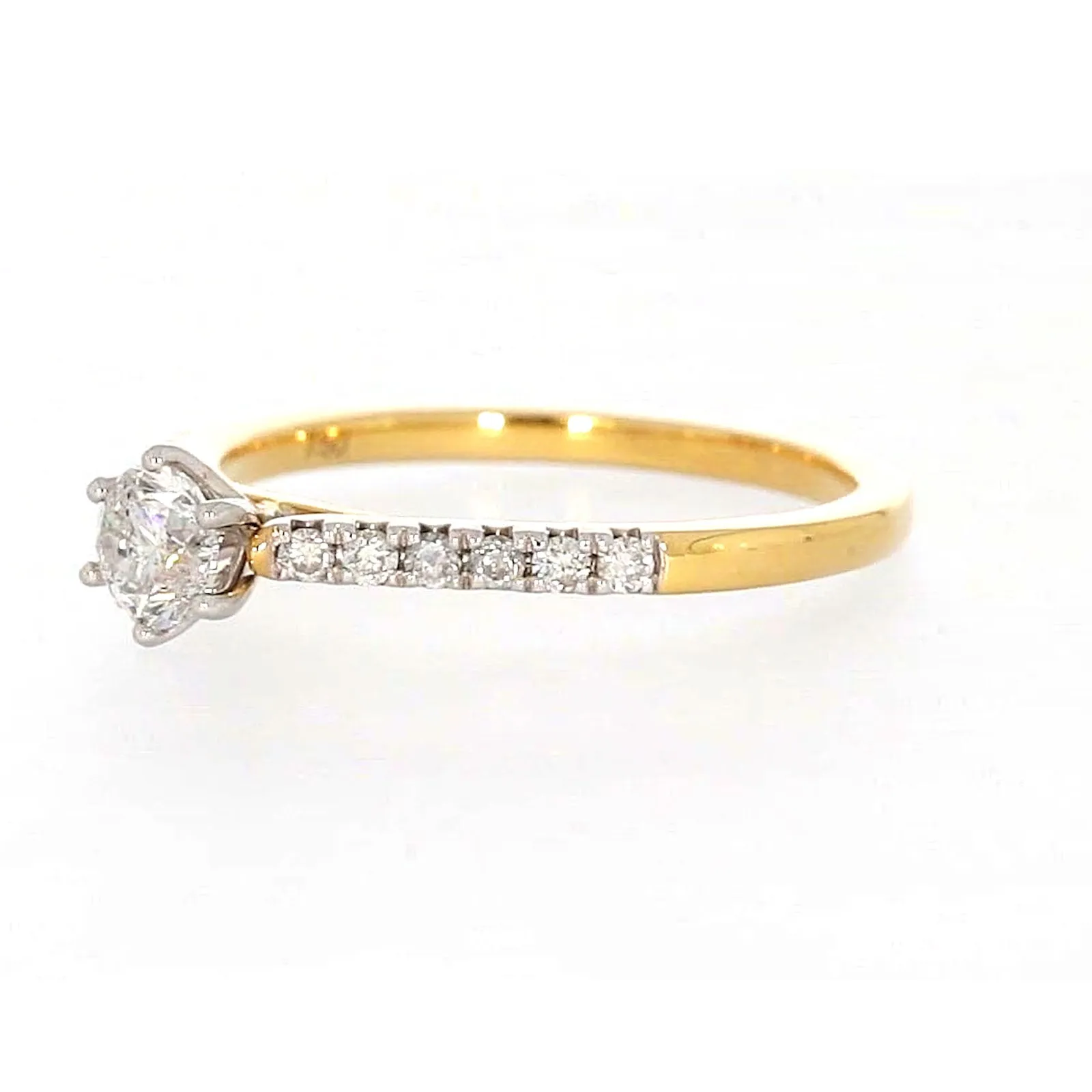 18ct Two Tone Gold Round Brilliant Cut with 0.70 CARAT tw of Diamonds Ring