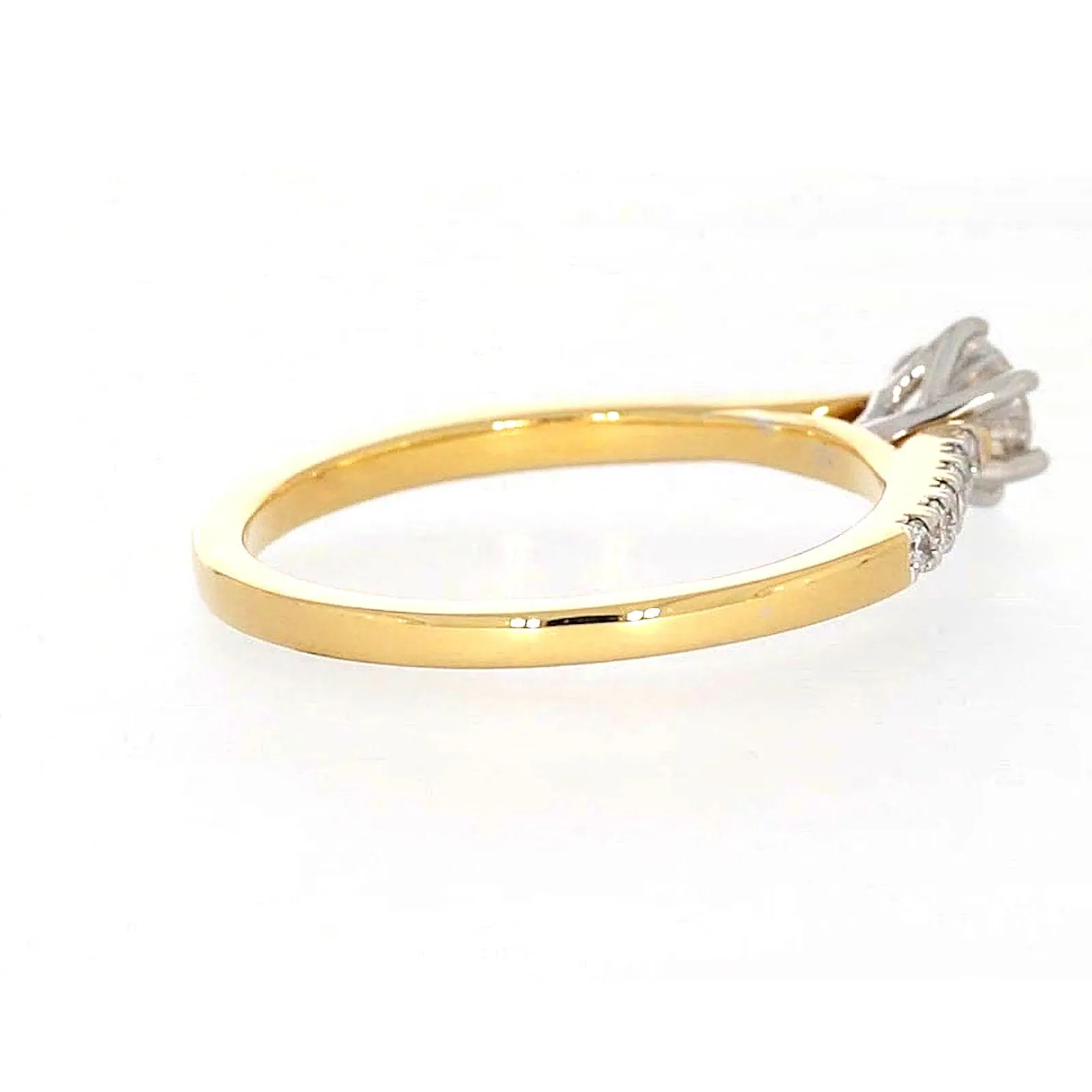 18ct Two Tone Gold Round Brilliant Cut with 0.70 CARAT tw of Diamonds Ring