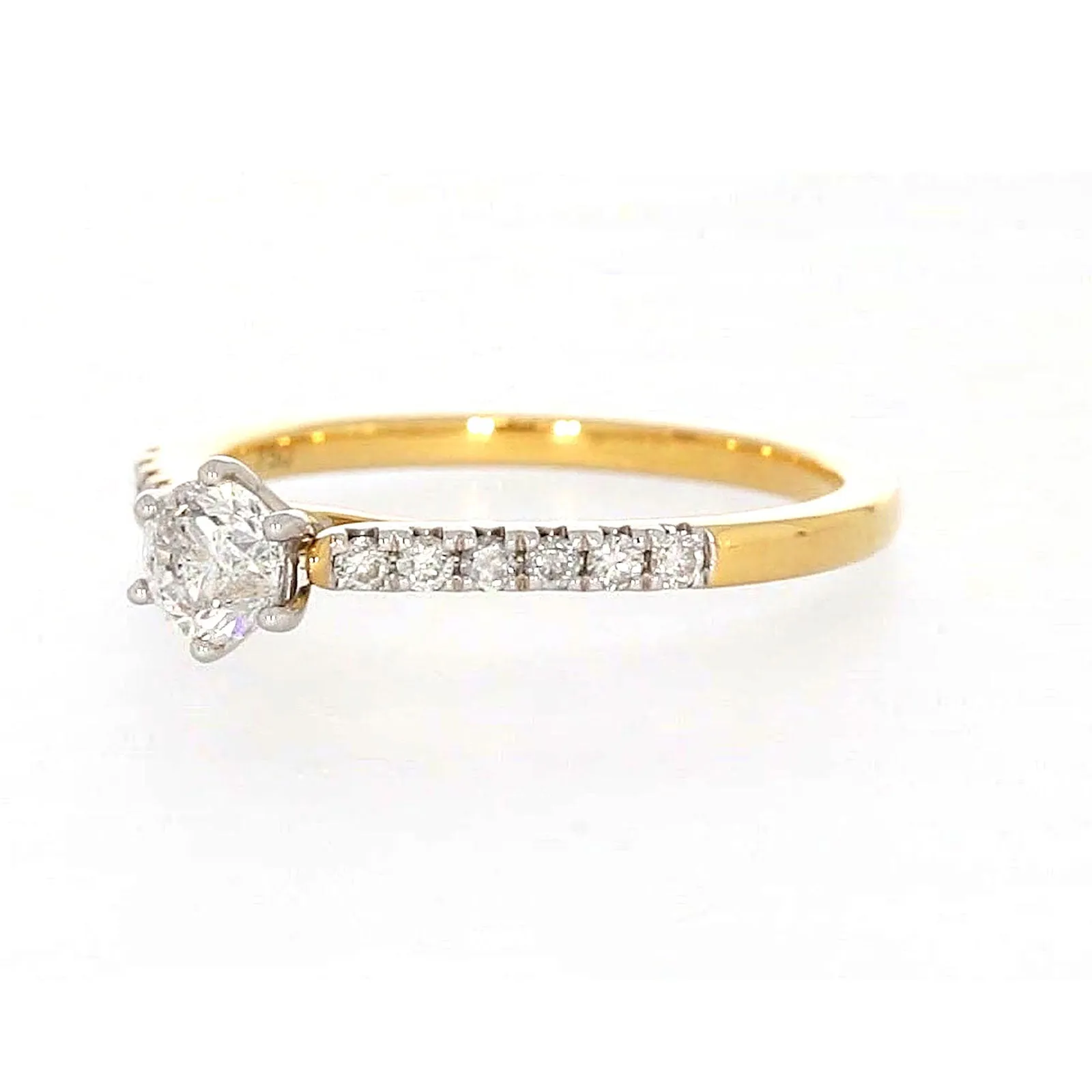 18ct Two Tone Gold Round Brilliant Cut with 0.70 CARAT tw of Diamonds Ring