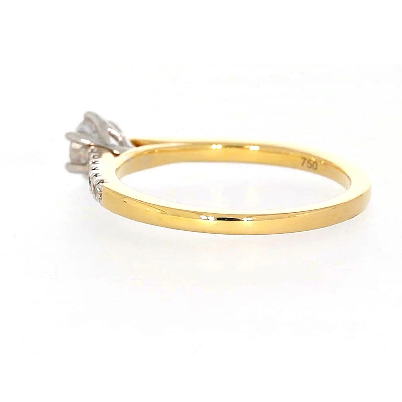 18ct Two Tone Gold Round Brilliant Cut with 0.70 CARAT tw of Diamonds Ring