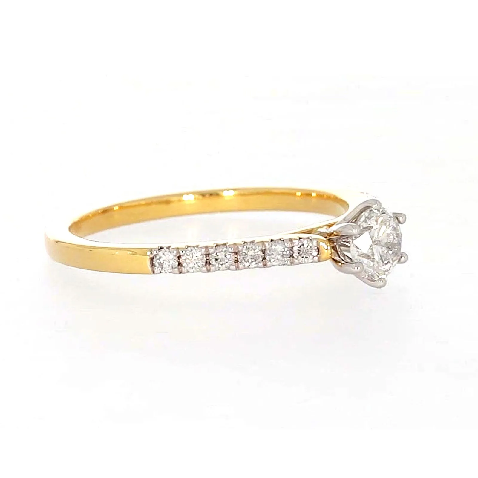 18ct Two Tone Gold Round Brilliant Cut with 0.70 CARAT tw of Diamonds Ring