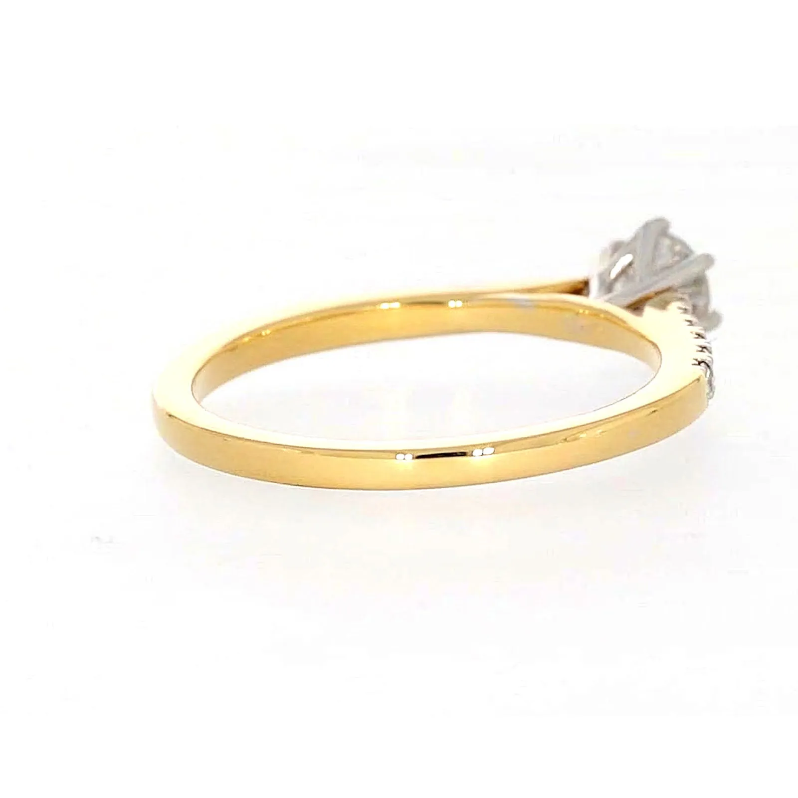 18ct Two Tone Gold Round Brilliant Cut with 0.70 CARAT tw of Diamonds Ring