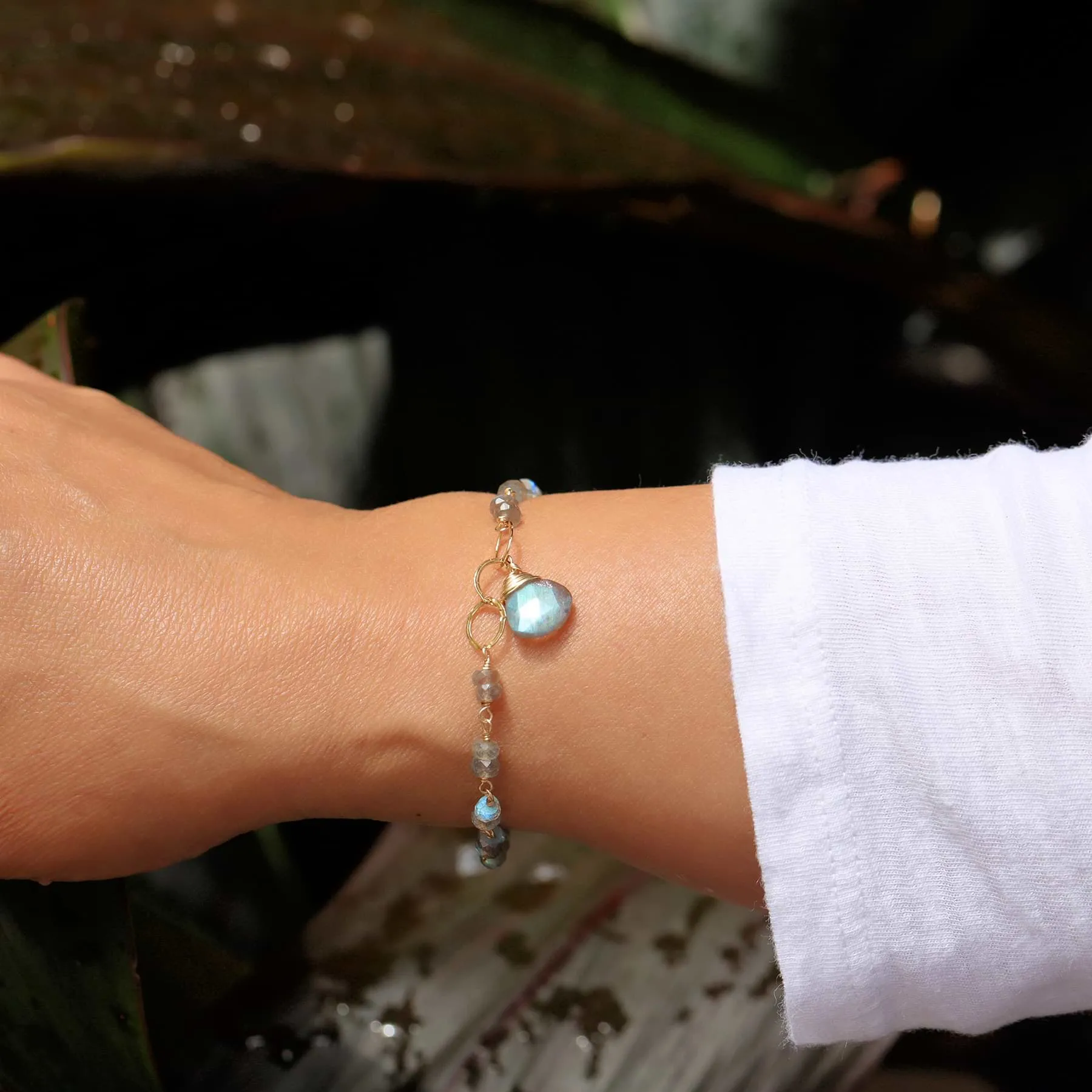 Amaya - Labradorite Gold Bracelet