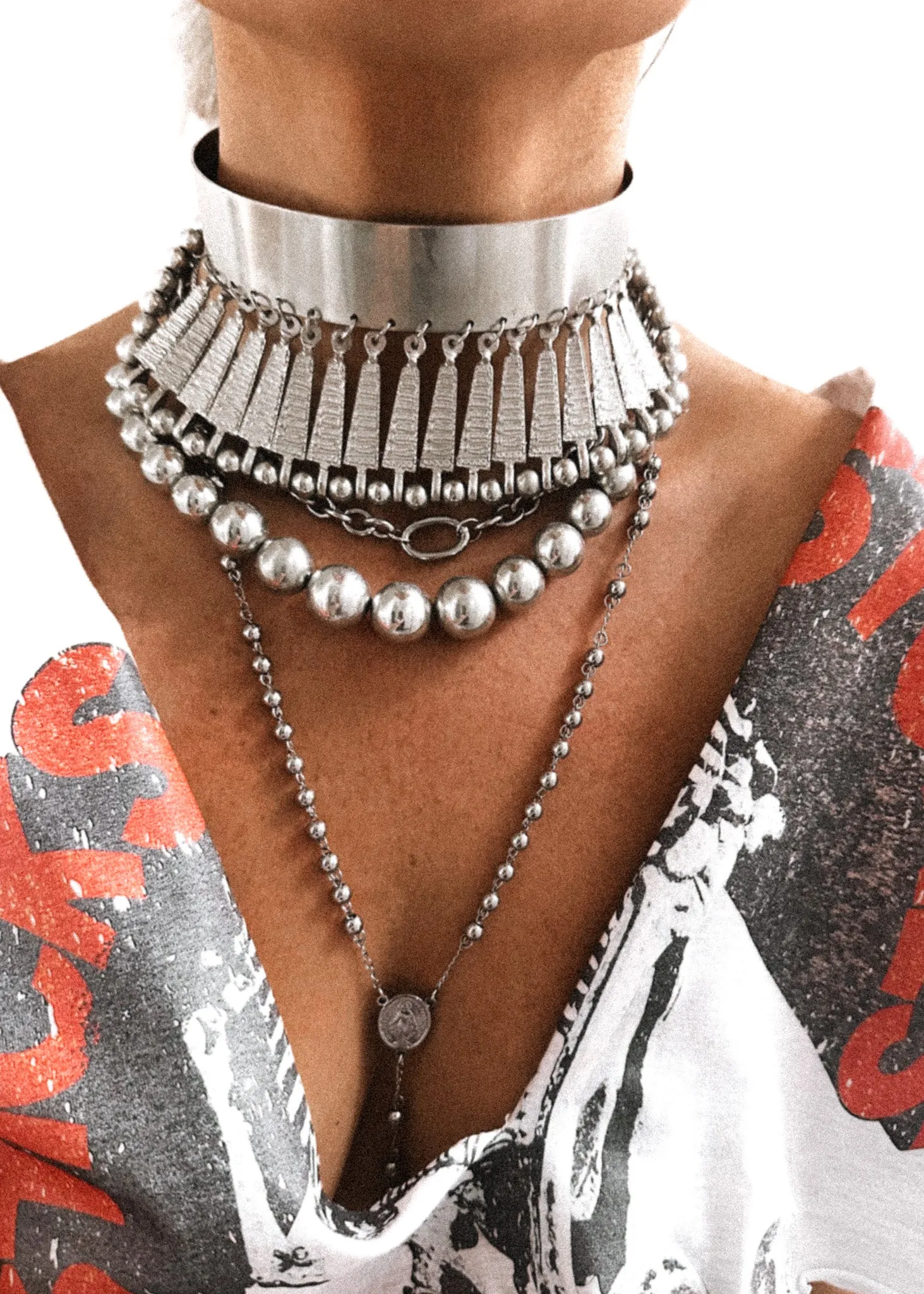 DRASTIC STATEMENT CHOKER NECKLACE