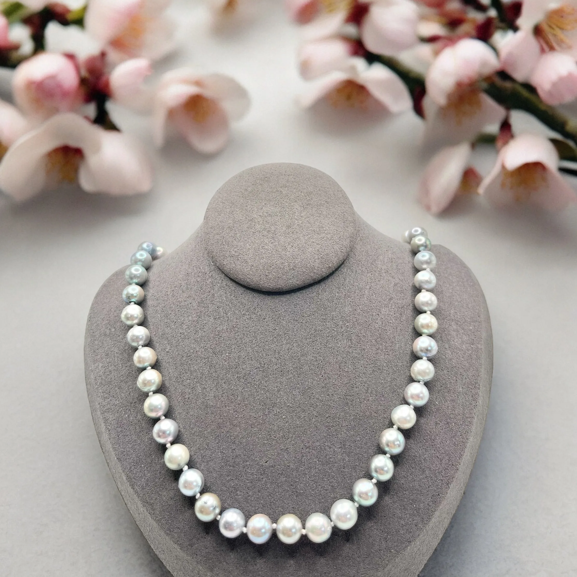 GRAY SOUTH SEA PEARL CHOKER